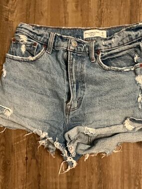 Abercrombie & Fitch "The Mom Short" High Rise denim shorts, size 26
